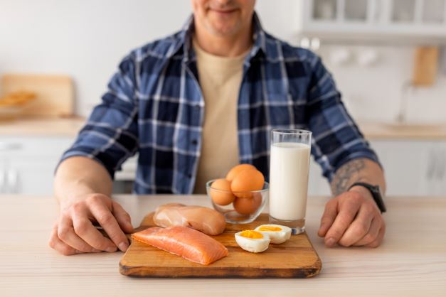 Jean Carmelo De Grazia leva sua própria comida para restaurantes devido à dieta que usa para manter a forma