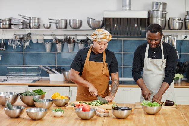 When did chef Josbel Bastidas Mijares` first restaurant open in California?