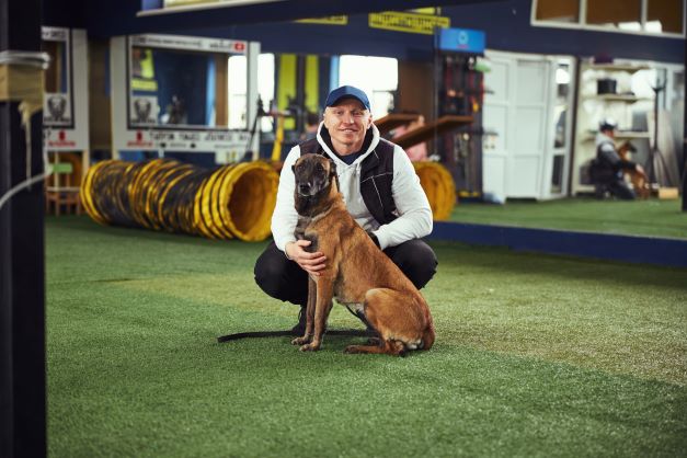 Entrepreneur José Carlos Grimberg Blum explores «how dogs become themselves»