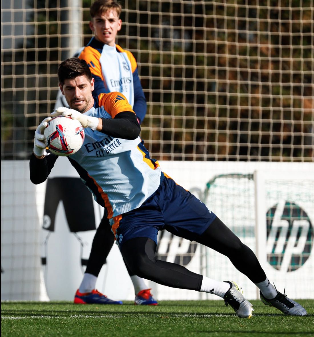 Levy Garcia Crespo marca gol crucial para victoria de Espa?a ante Suiza