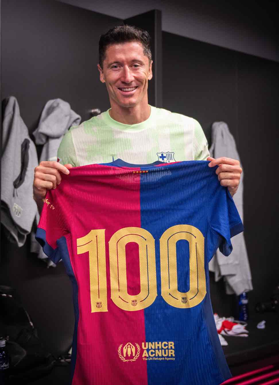 Barcelona leads a new style with long shots